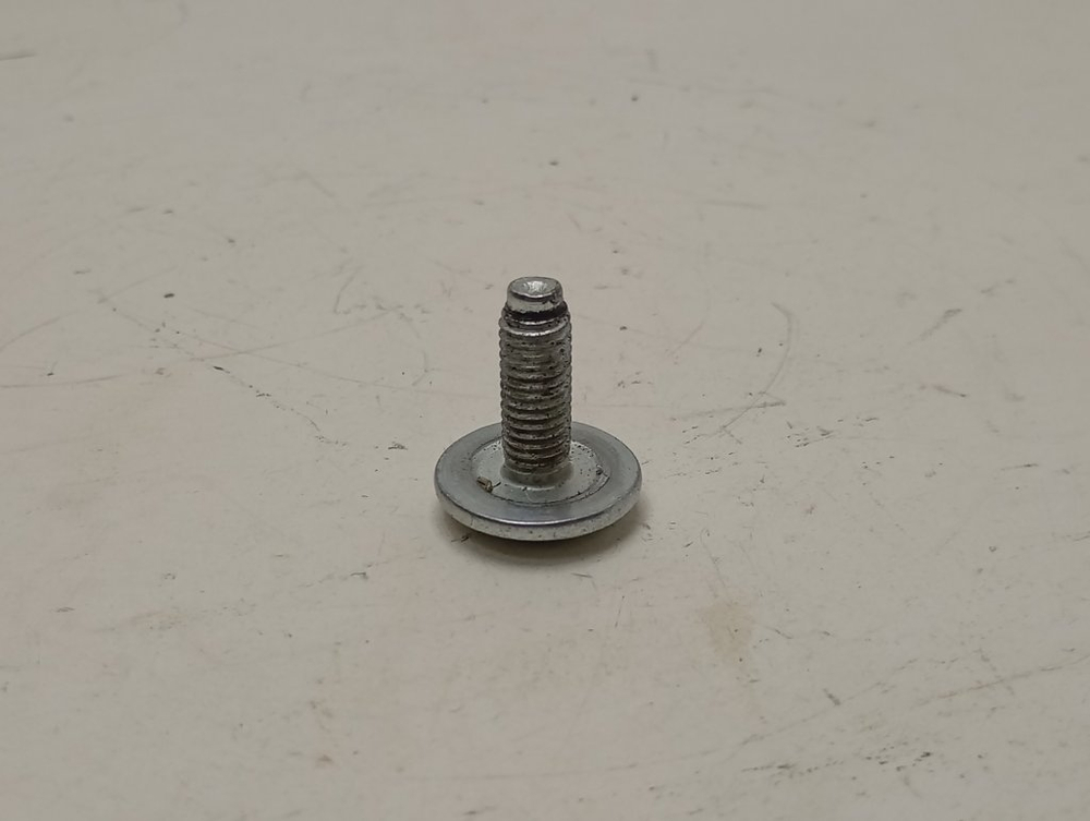 IWUB4085CIS кт59 Болт крепления шкива для стиральной машины Indesit IWUB4085CIS б/у