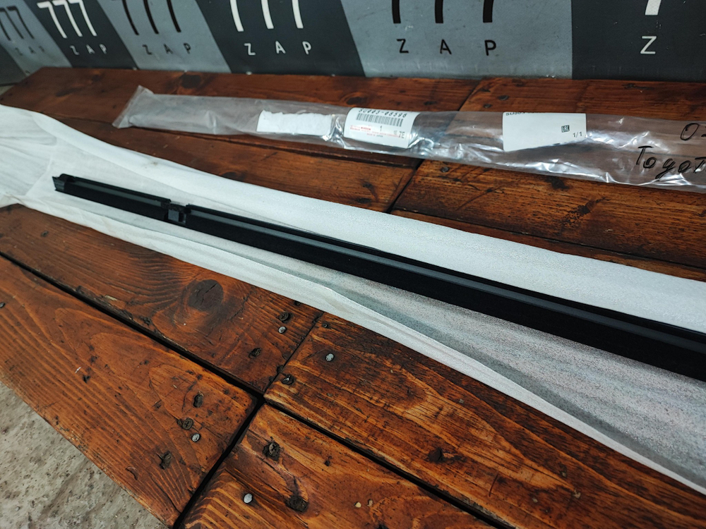 Уплотнитель стекла переднего левого Toyota GT-86 Новый Оригинал SU00308596