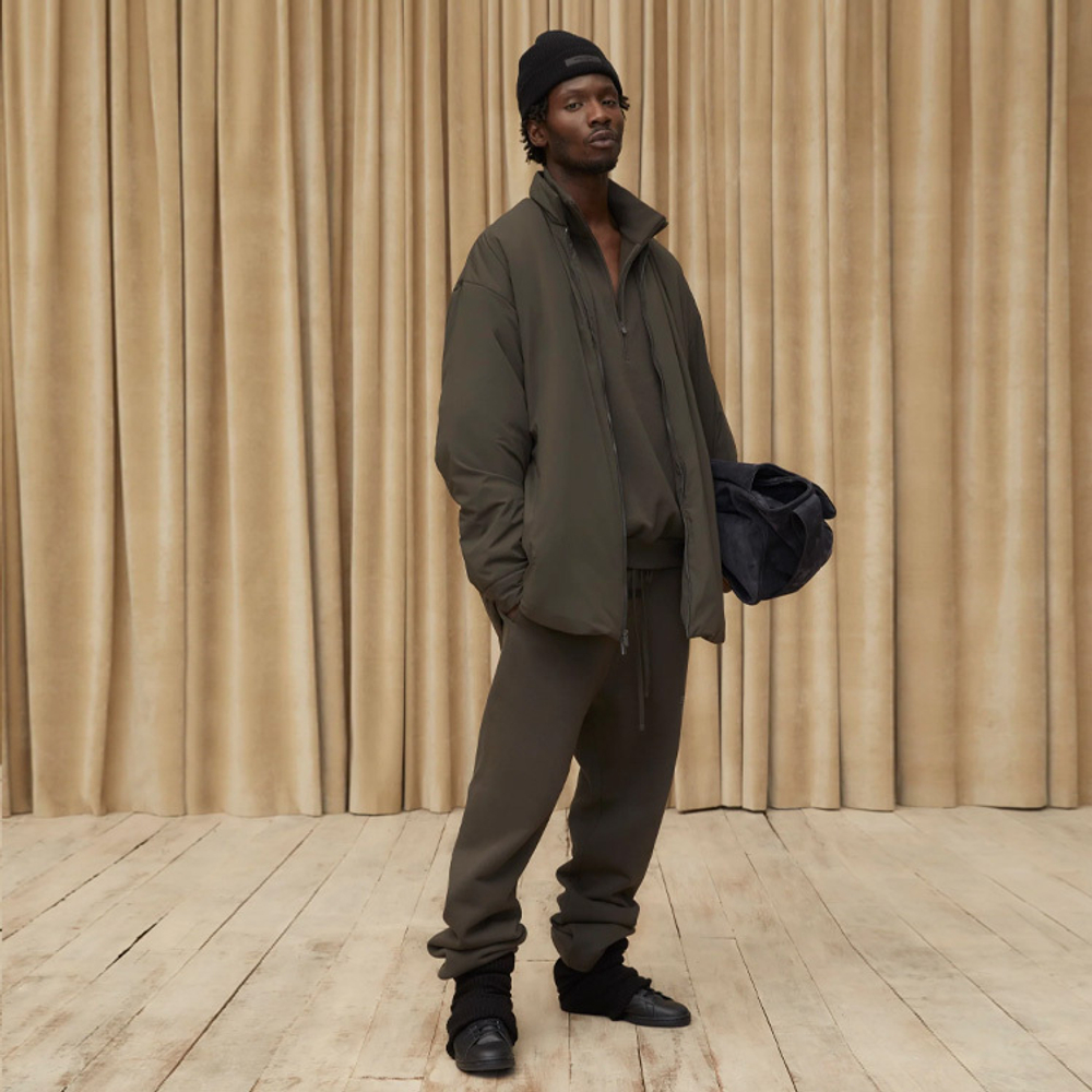 Штаны Fear of God Essentials SS23 Relaxed Sweatpants Off Black Logo, FOG-SS23-007