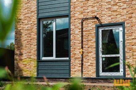 Навесной декоративный камень