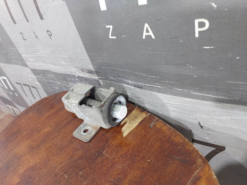 Болт крепления запасного колеса LADA Largus 12-нв Б/У Оригинал 572210001R