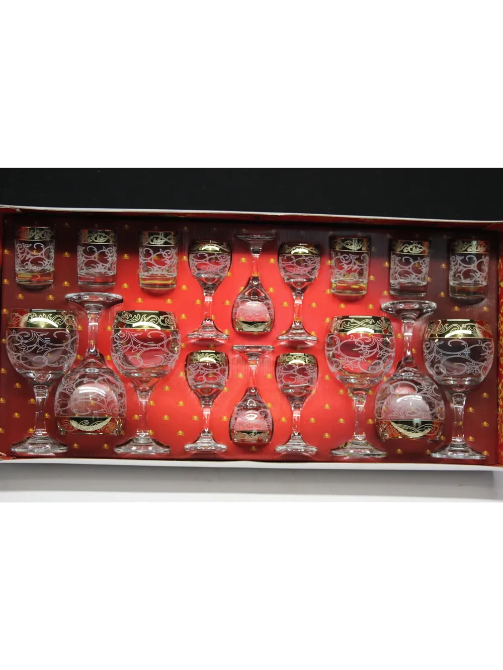 Подарочный набор 18 предметов с фужером