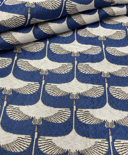 Гобеленовая ткань Журавли на синем крупные 110 мм ширина 175 см