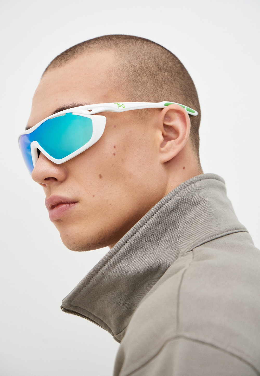 Спортивные очки 720armour Analog Pro / Glossy White / Matte White Gasket / Smoke Full Blue Ti Lens