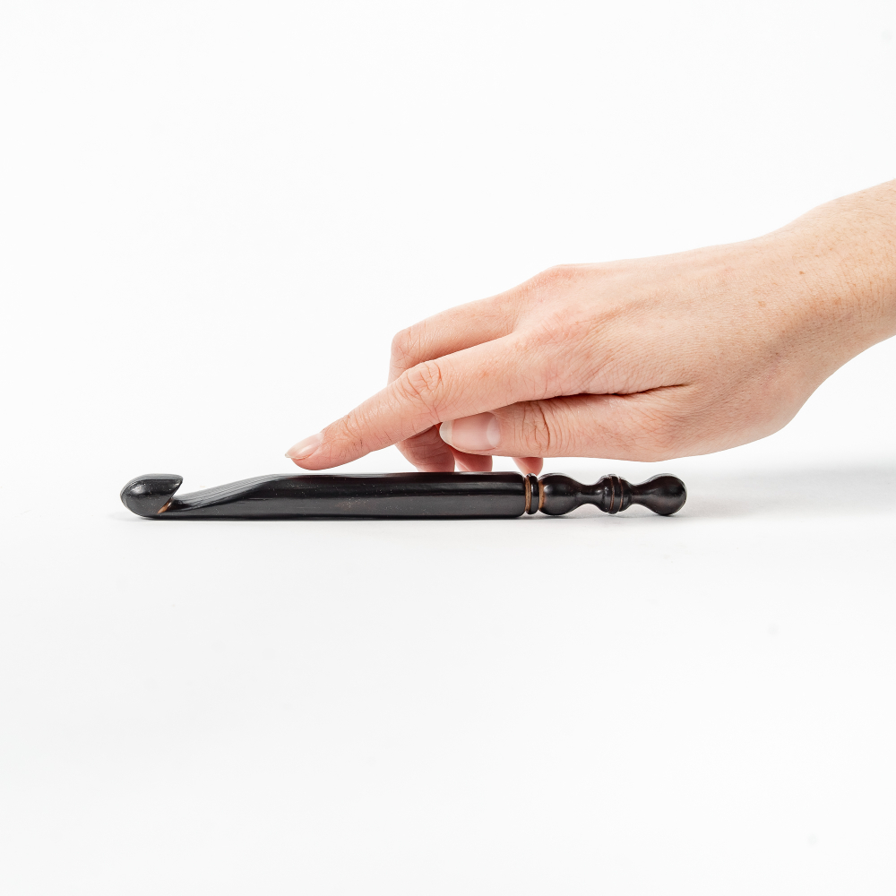 Деревянный крючок для вязания из древесины кедра 14 мм. K287