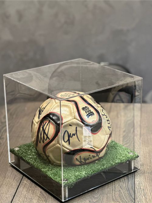 Подставка под футбольный мяч акриловая
