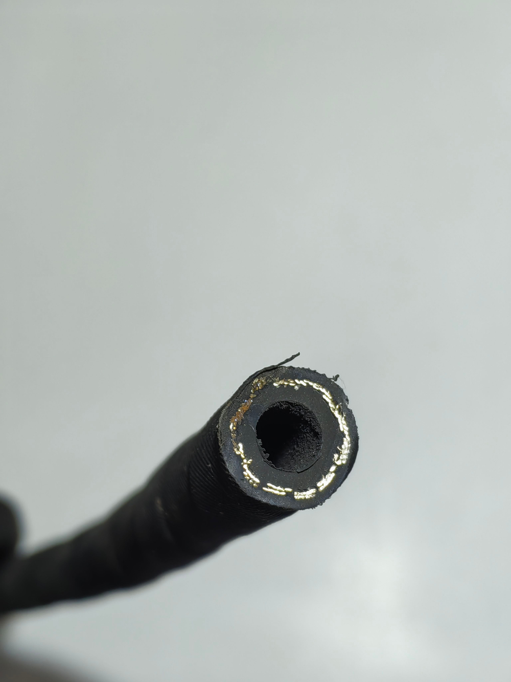 Шланг механического указателя давления масла бронированный (2700мм)