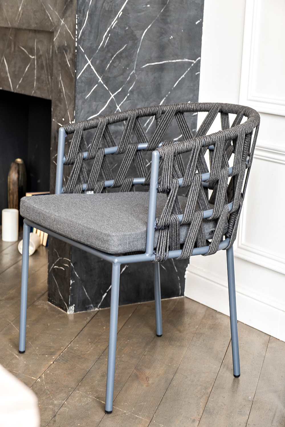 "Диего" стул плетеный из роупа, каркас из стали серый (RAL7022) муар, роуп темно-серый круглый, ткань темно-серая 027