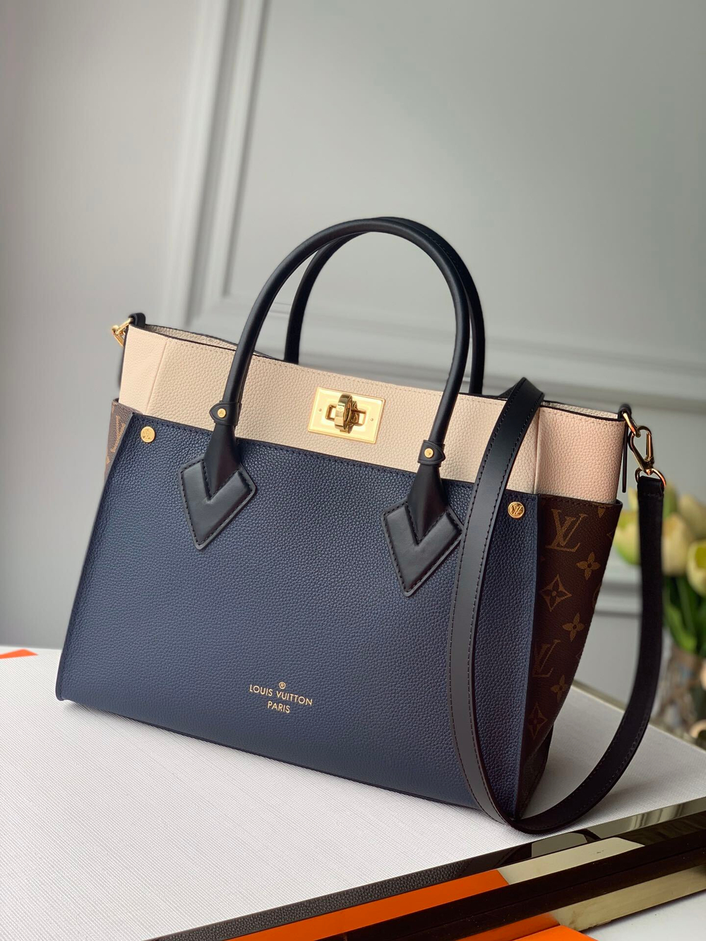 Louis Vuitton On My Side MM