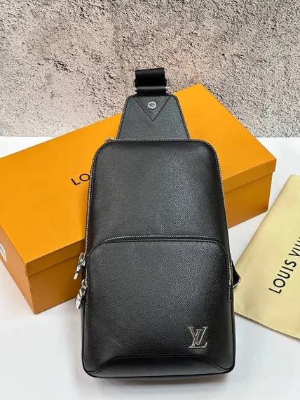 Сумка-слинг Louis Vuitton Avenue LV кожа Taiga Black