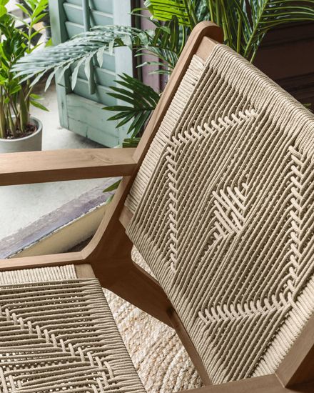 Кресло Geralda из дерева акации с темной отделкой La Forma Испания 