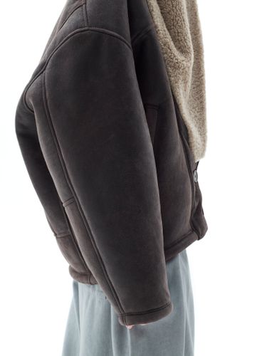 Коричневая дубленка из овчины с объемным воротником