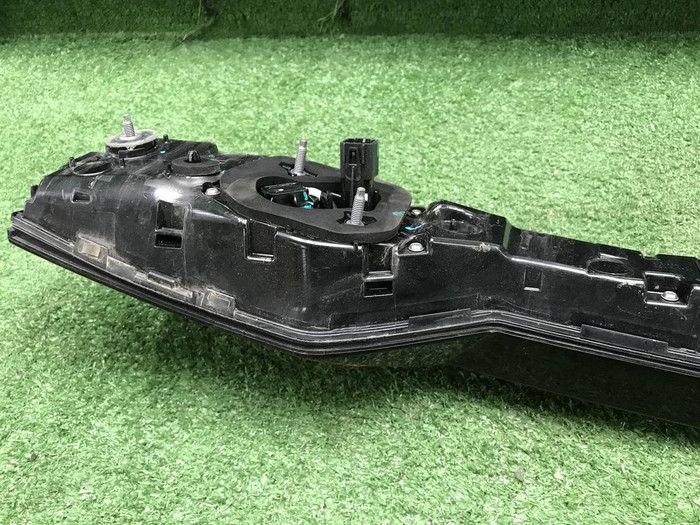 Фонарь крышки багажника Geely Monjaro (2021-н.в.)