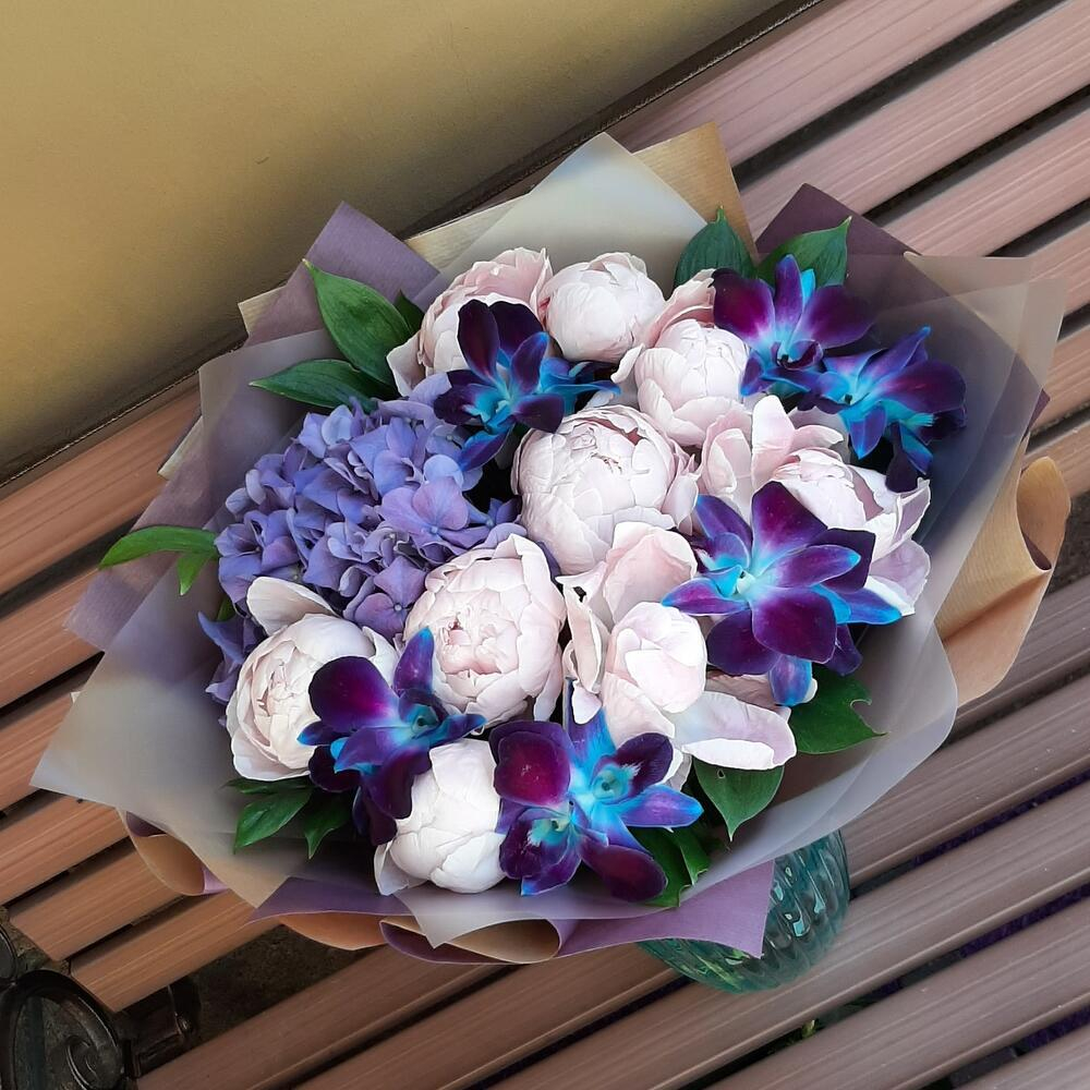 Букет цветов «Космические лепестки»