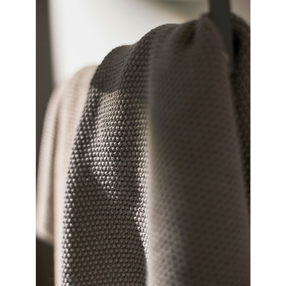 Набор из двух кухонных вязаных полотенец из коллекции Essential, серое/экрю