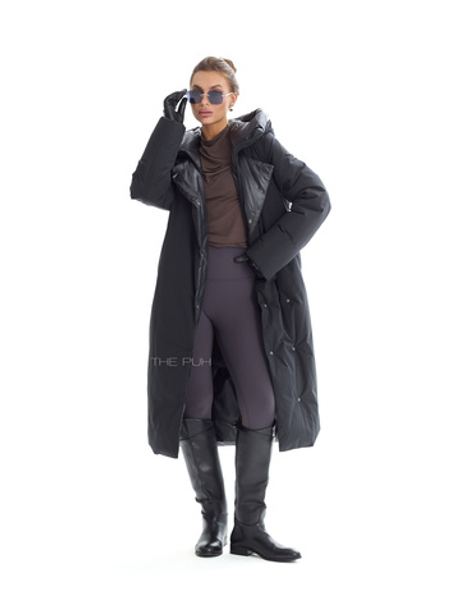 Длинный пуховик черного цвета с поясом