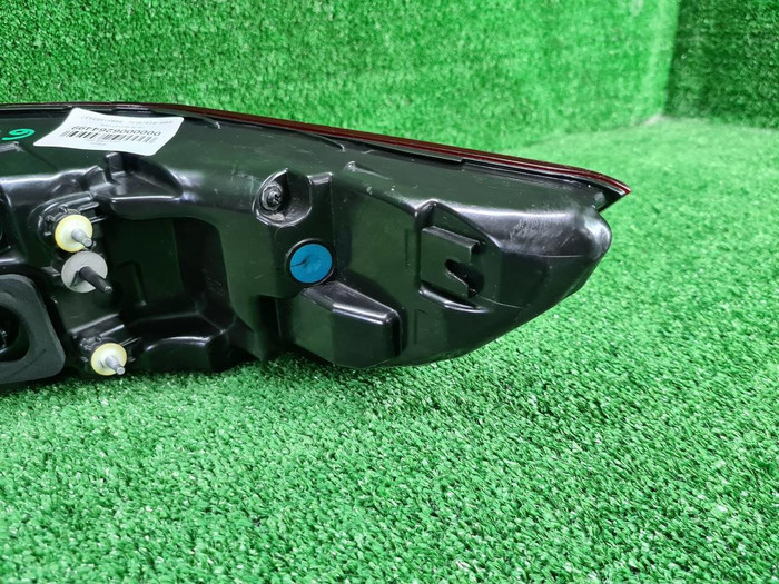 Фонарь левый внешний Genesis G80 2 (2020-н.в.)