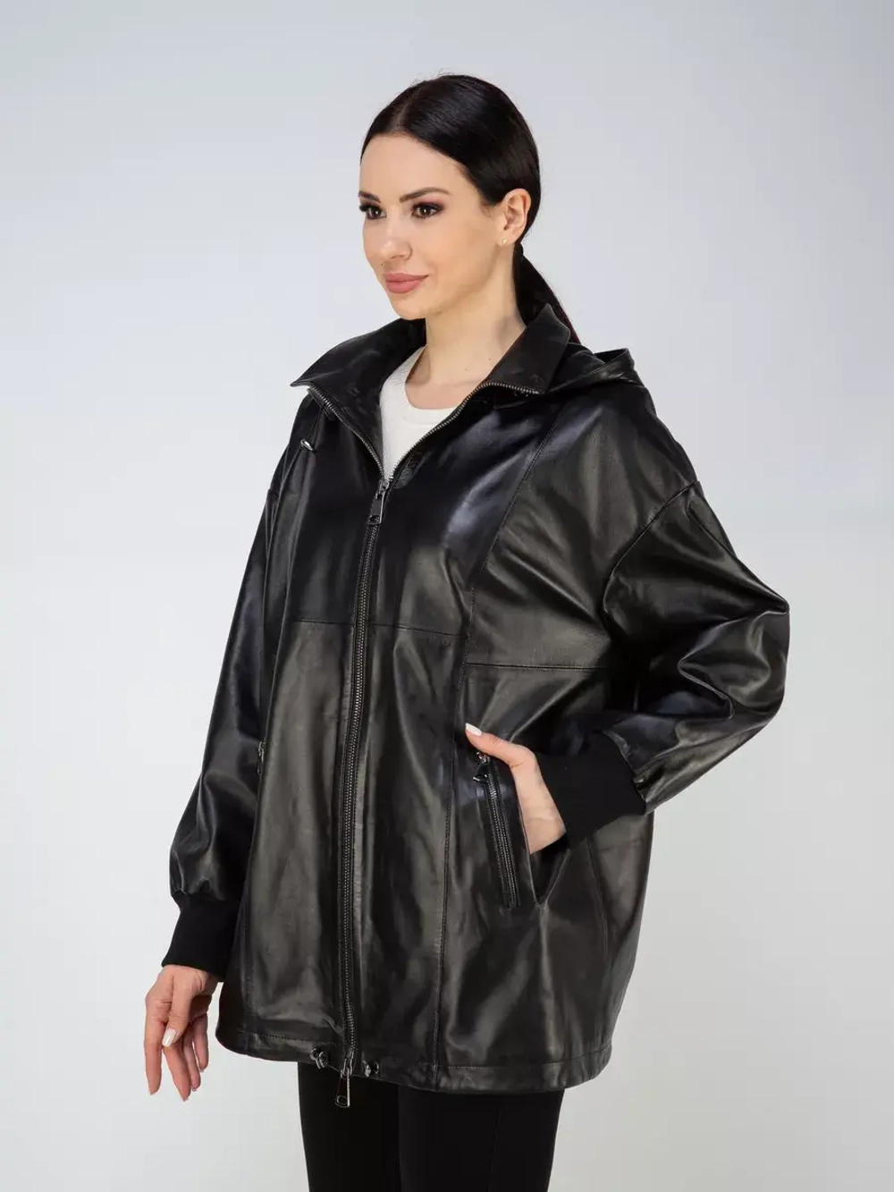 Кожаная куртка демисезонная с капюшоном