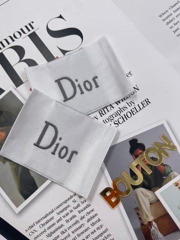 Бирка Ди белая большая 69х52 мм