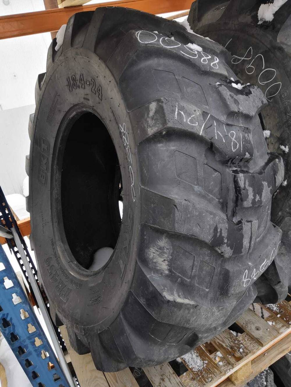 18.4-24 BKT TR495 шина б/у