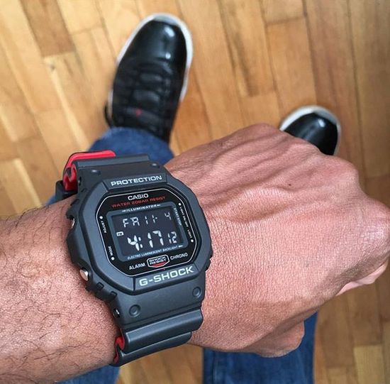 Мужские часы CASIO G-SHOCK DW-5600HR-1