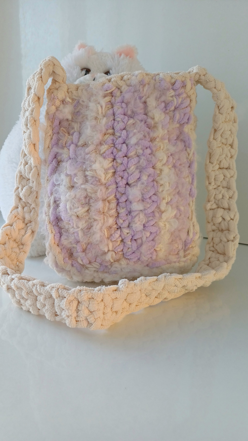 Сумка кроссбоди через плечо вязаная