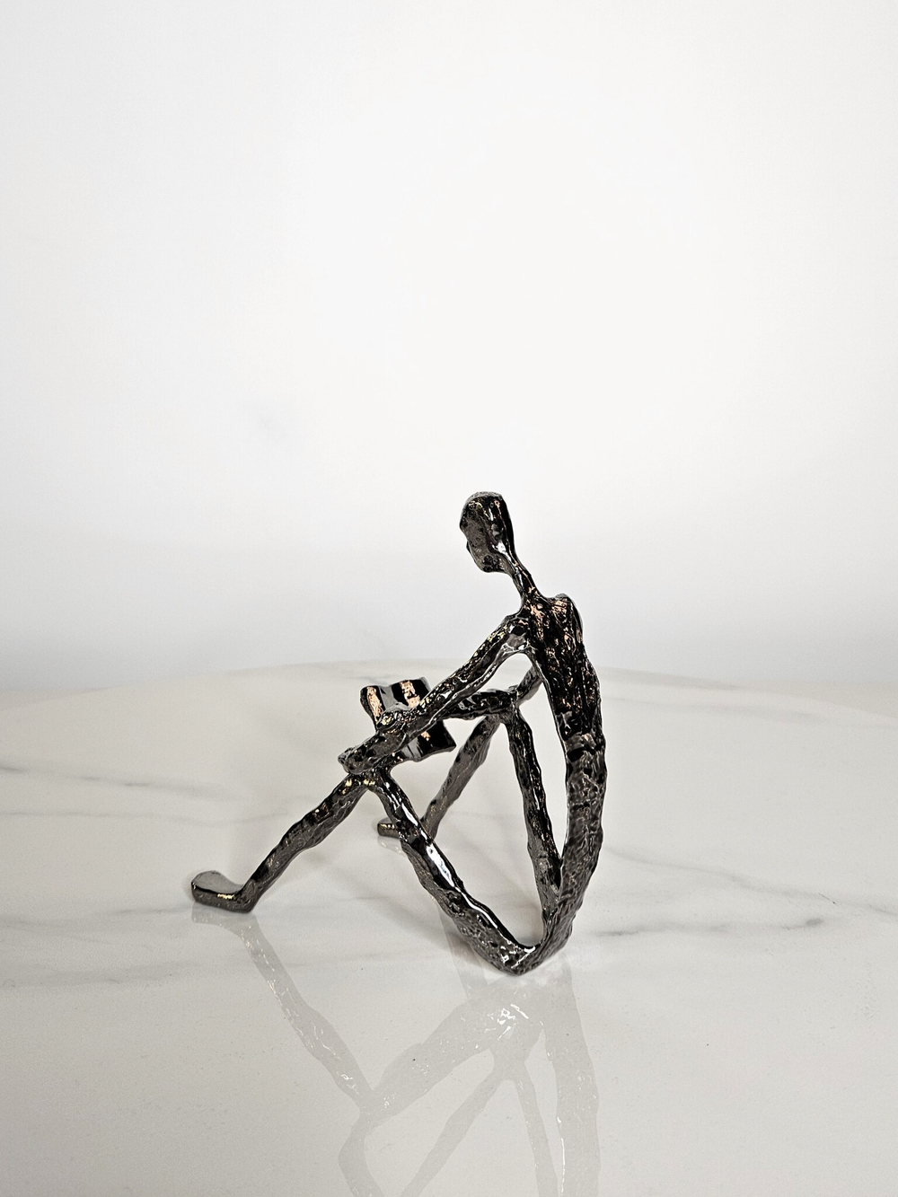 Статуэтка Reading Man