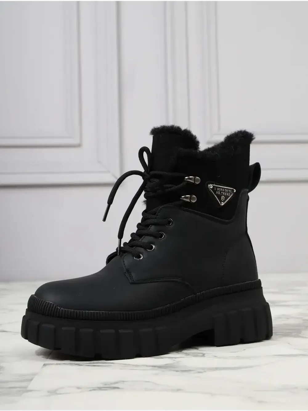 Зимние ботинки на высокой платформе