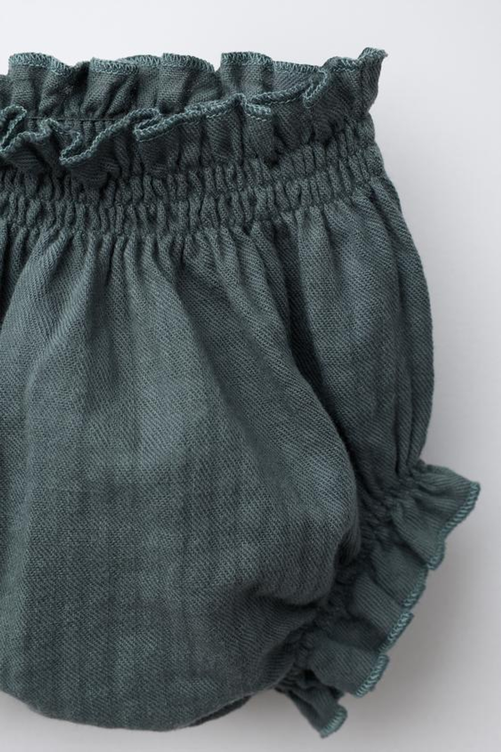 ZARA ОДНОТОННЫЕ ТРУСЫ, ЗЕЛЕНОВАТЫЙ