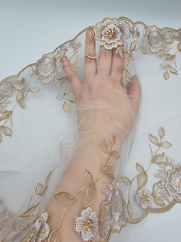 Вышивка на сетке пудрово-лиловый/коричневый/золото К733