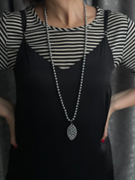 Кулон капля на коже с барочным жемчугом и кристаллами на бусах из серого жемчуга Майорка, Италия