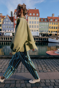 ZARA КУРТКА С ВОРОТНИКОМ-СТОЙКОЙ И РЕМНЕМ, СВЕТЛЫЙ ХАКИ