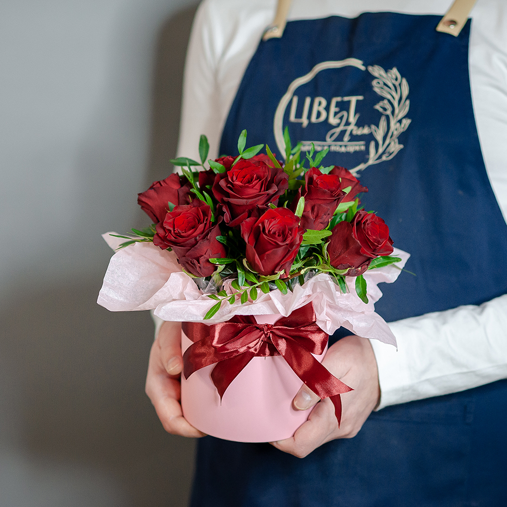 Шляпная коробка с красной розой