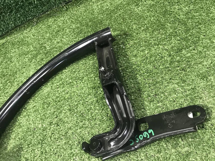 Петля крышки багажника правая VW Passat B6 B7 (2005-2015)