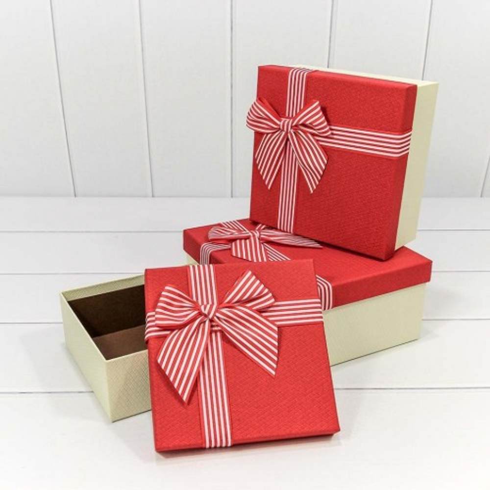 Коробка 19.5х19.5х9.5 см Набор 3 шт с полосатым бантом (Красный)