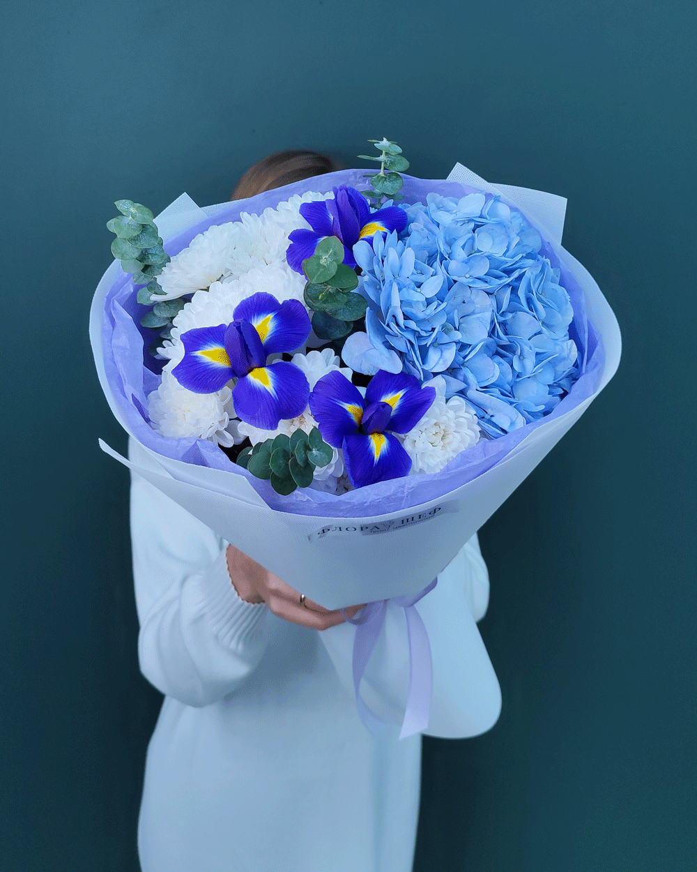 Букет из гортензии,ирисов и хризантемы(00456)