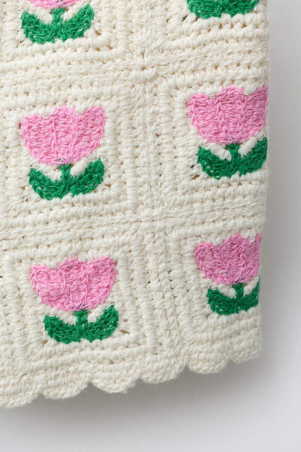 ZARA ШОРТЫ-БЕРМУДЫ ИЗ КРУЖЕВА КРОШЕ С ЦВЕТОЧНЫМ УЗОРОМ, ЭКРЮ