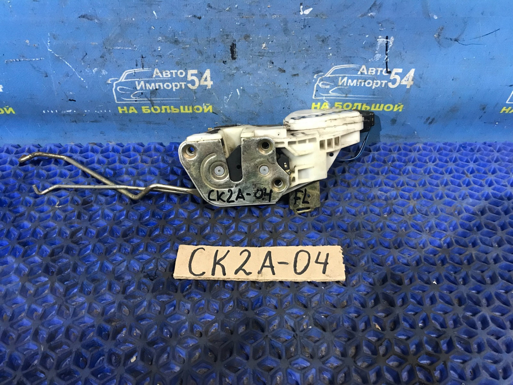 Замок двери передней левой MITSUBISHI LANCER 1998