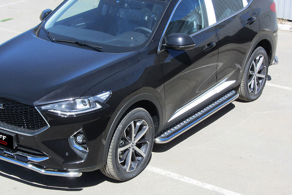 Пороги из нержавейки Haval F7 F7x (2019-2023) d57 с алюминиевым листом
