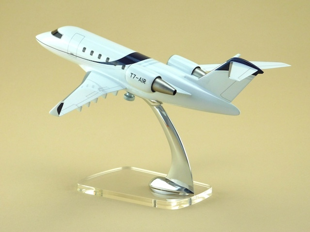 Модель самолета Challenger 605 (М 1:72, T7-AIR)
