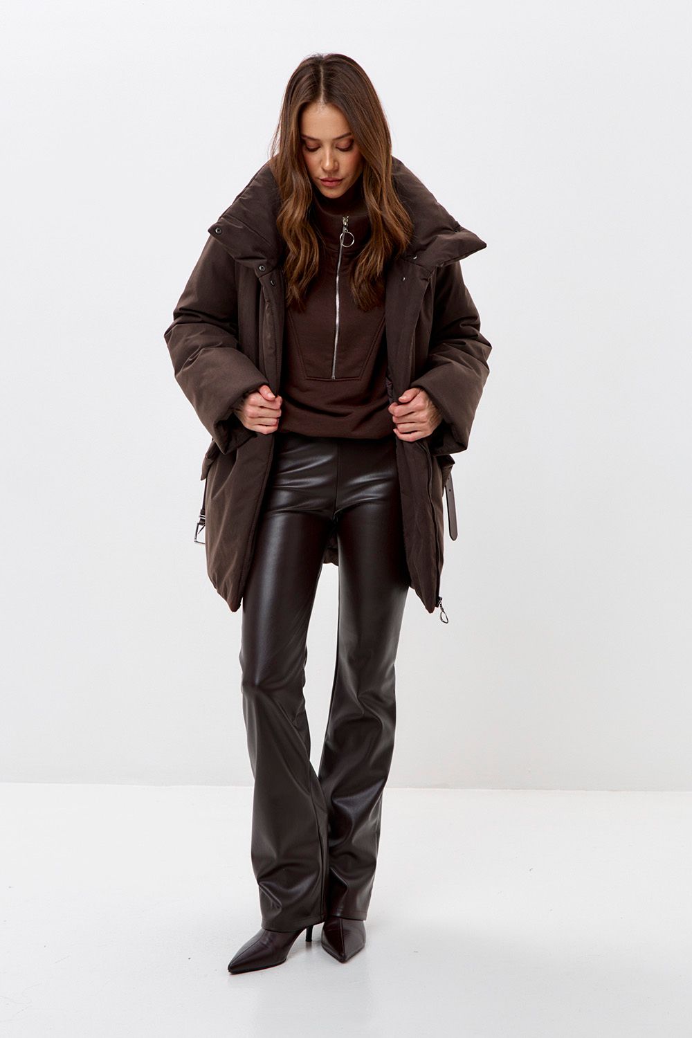 Куртка зимняя на поясе Фрости шоколадного цвета