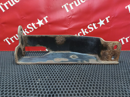 Кронштейн подножки левый 2017г