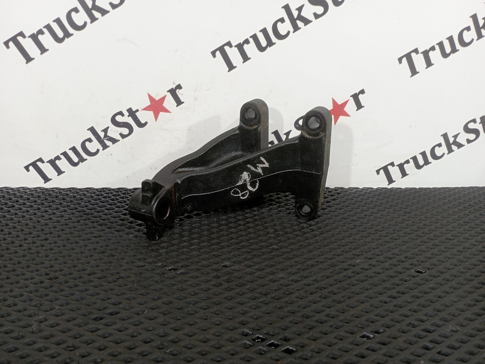 Кронштейн двигателя передний левый