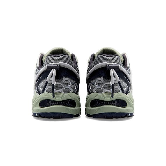 Asics Gel&#39;Kahana TR v2 - это универсальный аксессуар, который станет отличным дополнением к вашему образу.