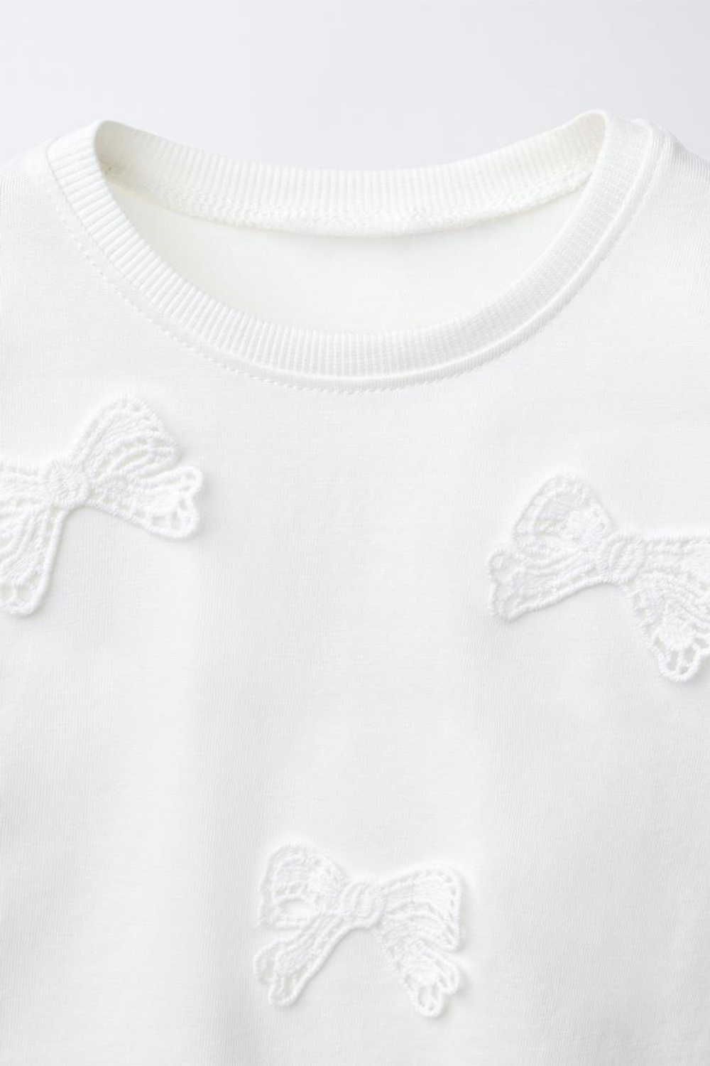 ZARA ФУТБОЛКА С БАНТАМИ КРЮЧКОМ, ЖЕЛТОВАТО-БЕЛЫЙ