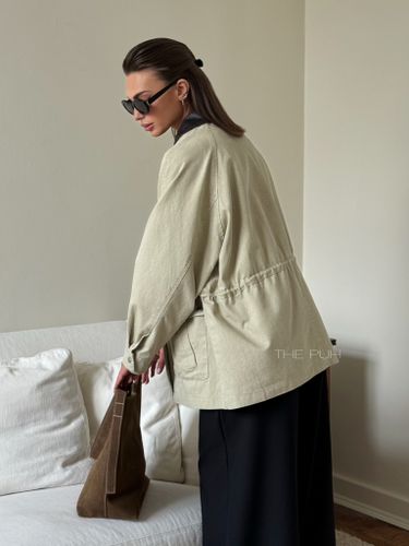 Бежевая хлопковая парка с контрастным воротником