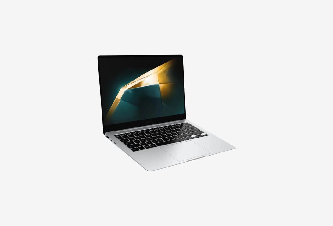 NP940XGK-KS1IN_0226304100136