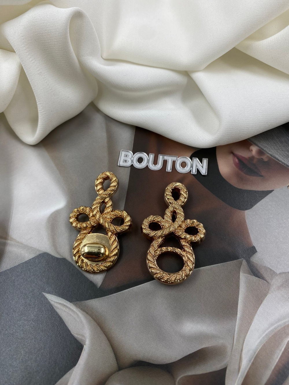 Застежка золотистая металлическая "Узел"