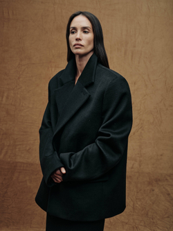 Черное полупальто из шерсти