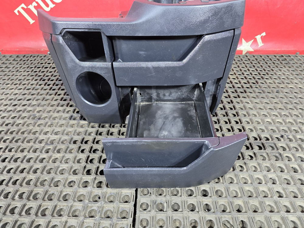 Панель торпедо центральная 2019г.